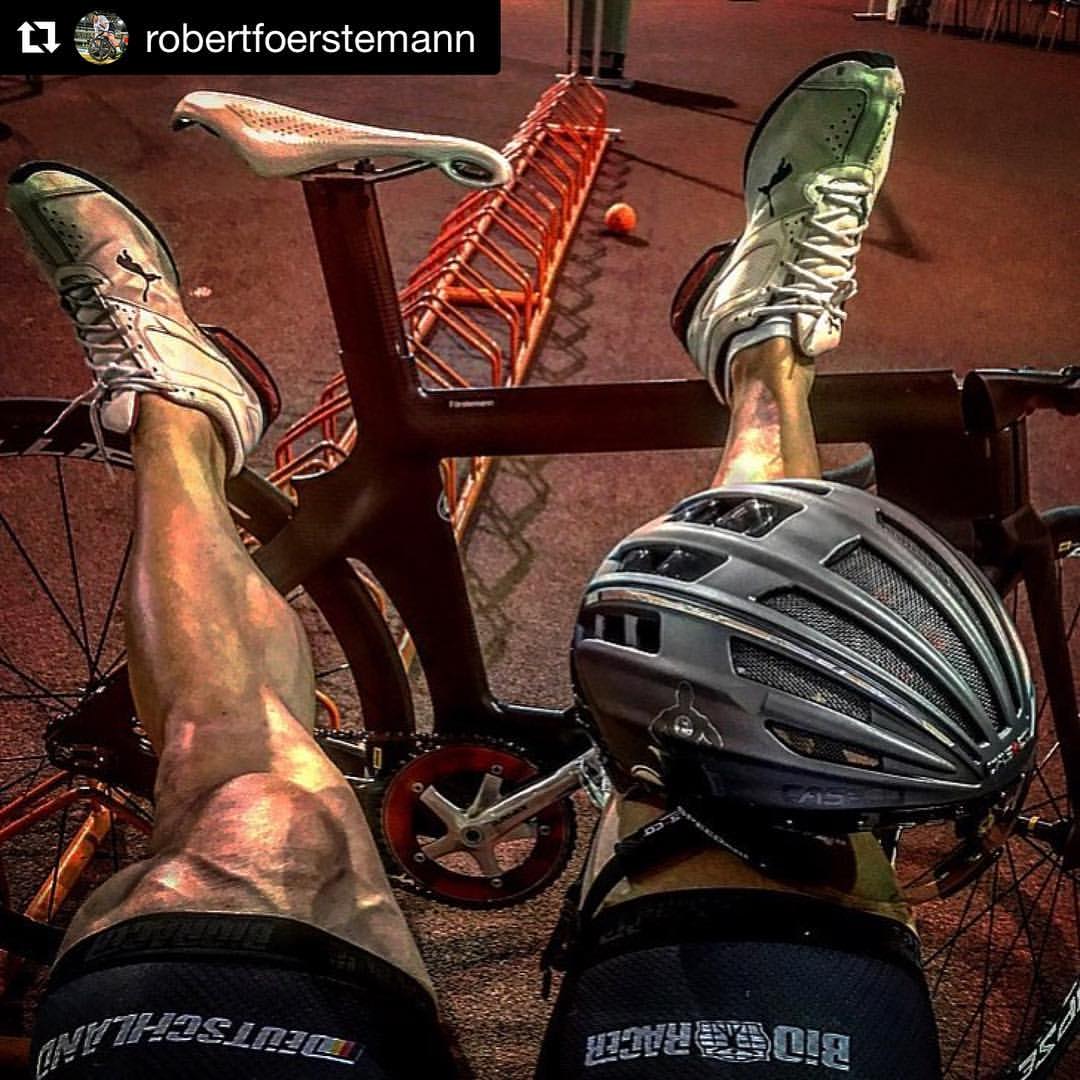 @robertfoerstemann Rest day? Not that you'd know it!  ・・・ #bespokechainrings #stealth #track #chainring #velodrome #legs #power!  .   .   . #Repost @robertfoerstemann  ・・・ Restday today... 👏😎🚴