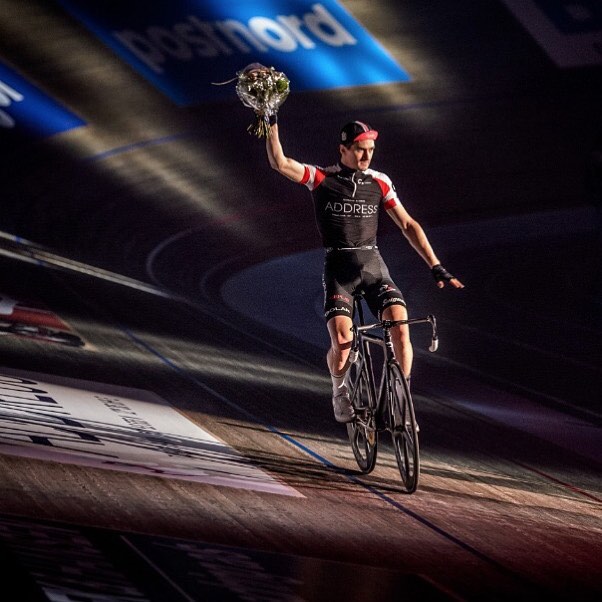 Congratulations @hestermarc on 3rd place GC at @bilka_6dages Six Day Copenhagen 🙌 Magnificent photo by @drewkaplanphotography 👌👊  Riding #bespokechainrings #stealth #oilslick #track #chainrings #sixdays #copenhagen #velodrome #r