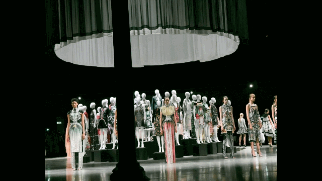 Mary Katrantzou SS19 Finale.gif