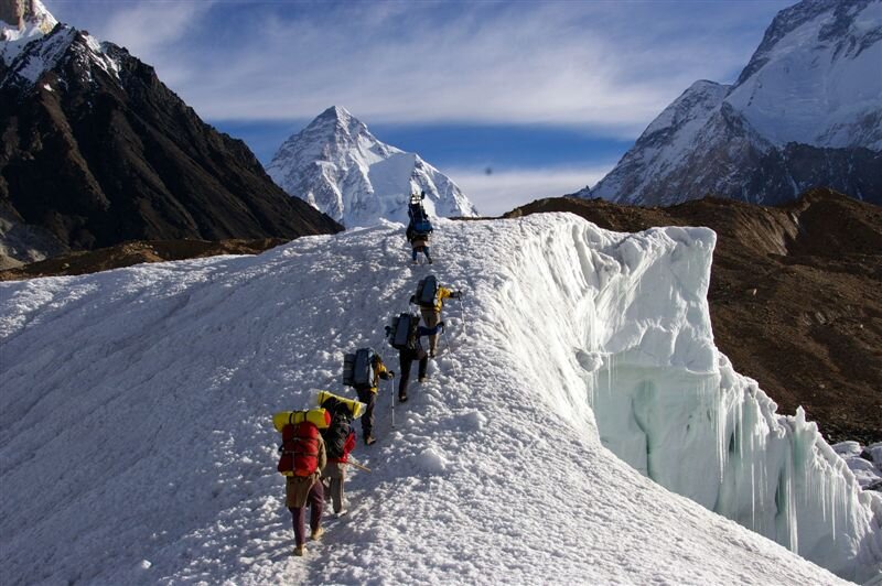 Porters marching towards K2.jpg