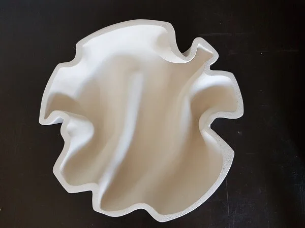 Geplooide Schaal wit Mechtild Paauwe Keramiek deventer.jpg