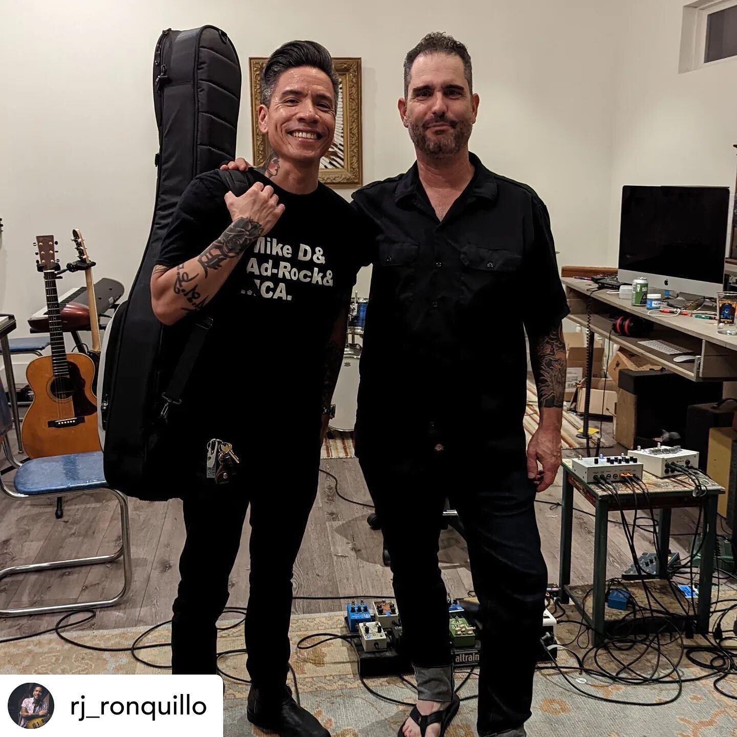 We took a field trip to Nashville with the man himself @charliehunter67 this was one of the highlights, courtesy of @rj_ronquillo  Posted @withrepost &bull; @rj_ronquillo Fun hangs and jams tonight with @charliehunter67 and the @hybridguitars crew - 
