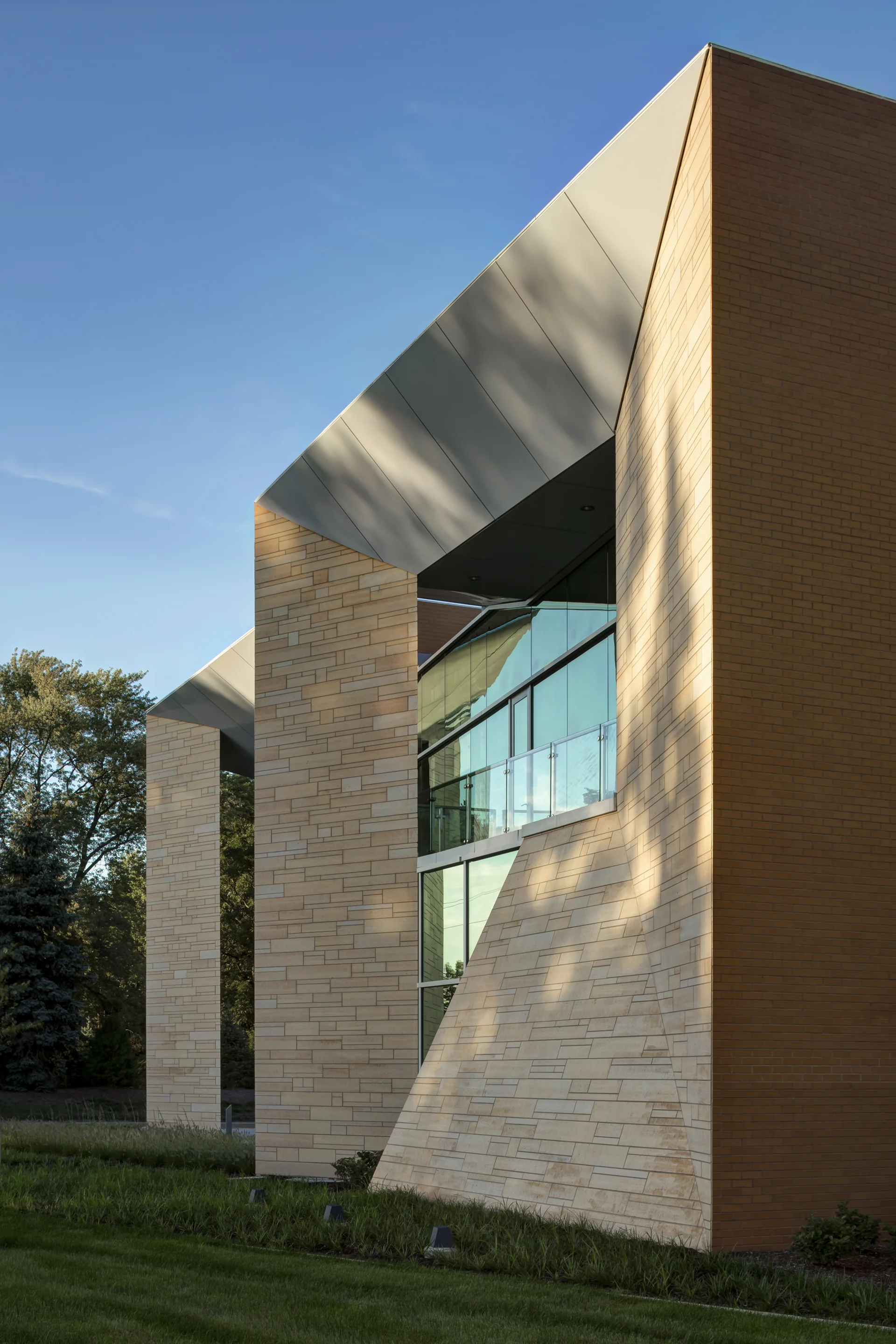 WalshCollege_JustinMaconochie_2208-C-Medium.jpg