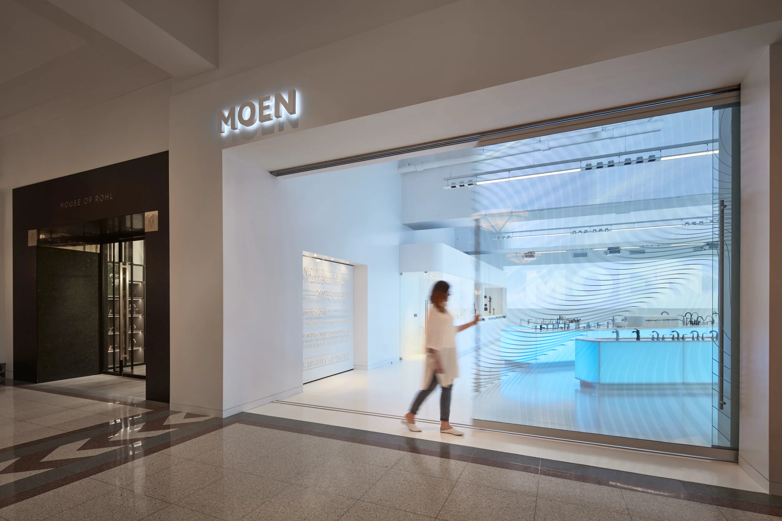 moen-showroom_themart_valerio-dewalt-train