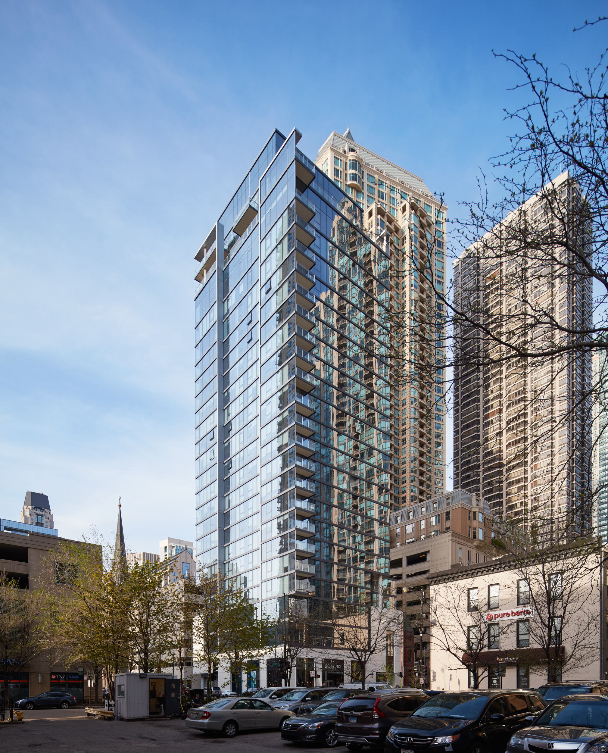 8-E-Huron-Apartments_valerio-dewalt-train