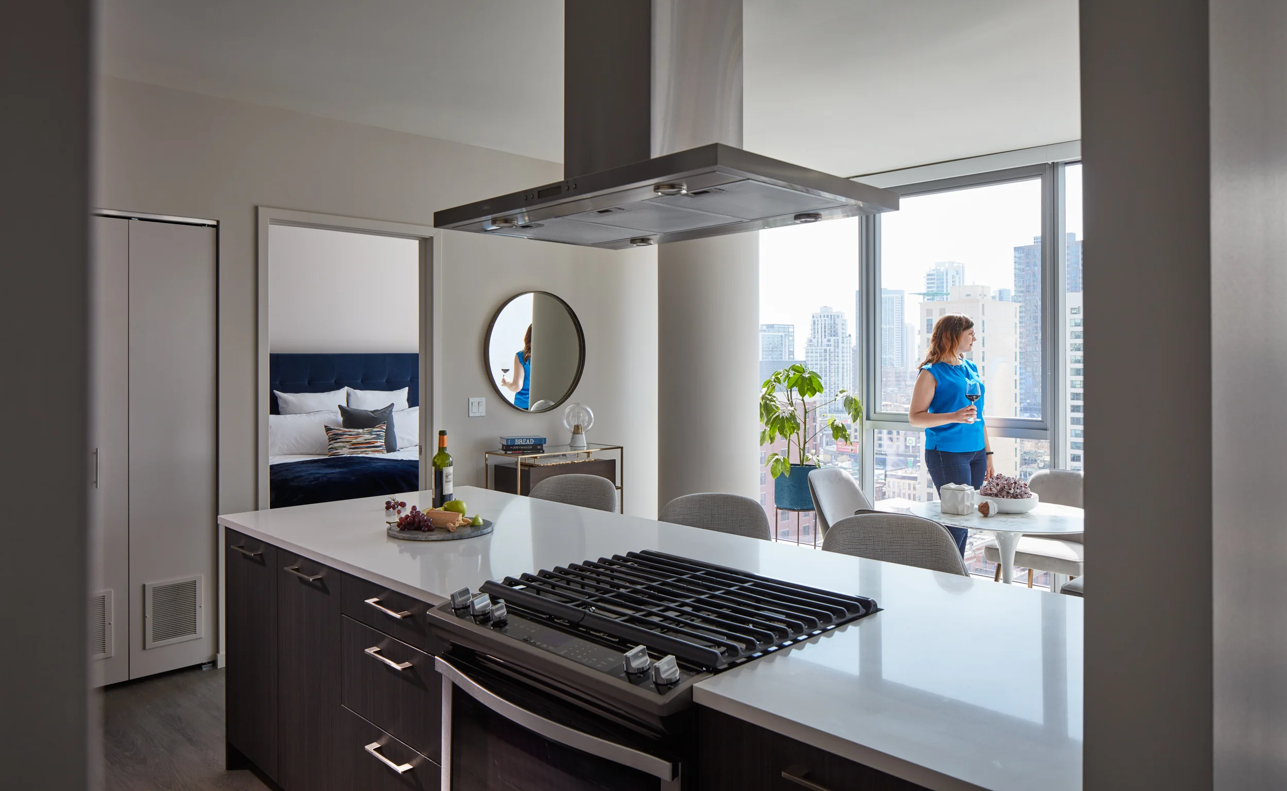 8-E-Huron-Apartments_valerio-dewalt-train