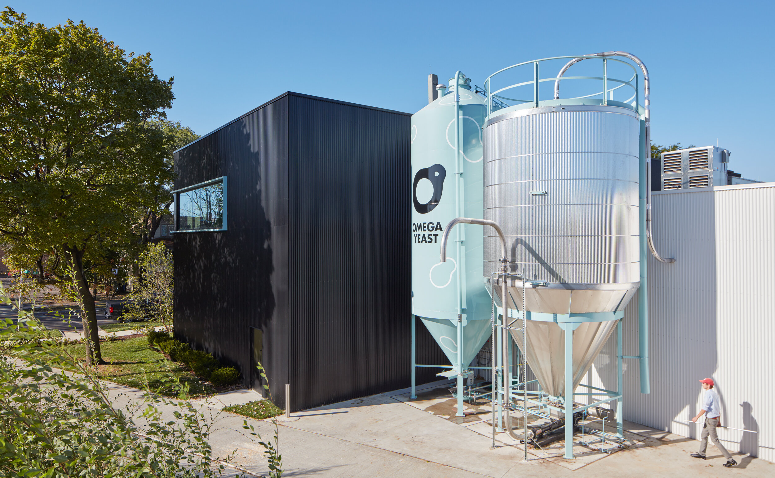 Omega Yeast facilities in Chicago by Valerio Dewalt Train