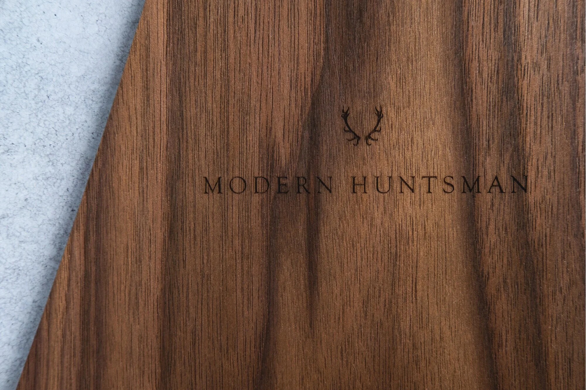 HEIG_modern_huntsman_box_preview_vert-6.jpg