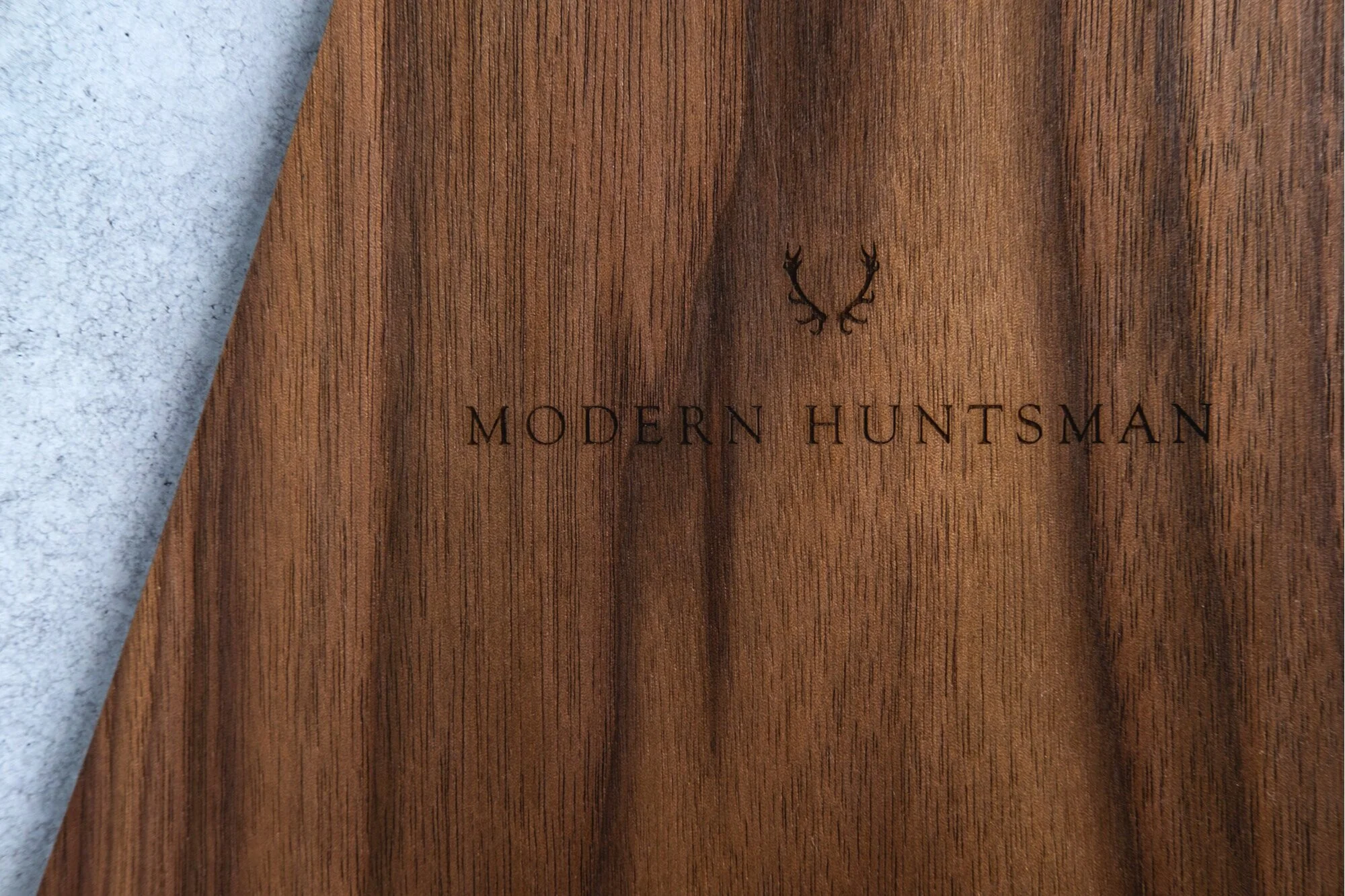 HEIG_modern_huntsman_box_preview_vert-6.jpg