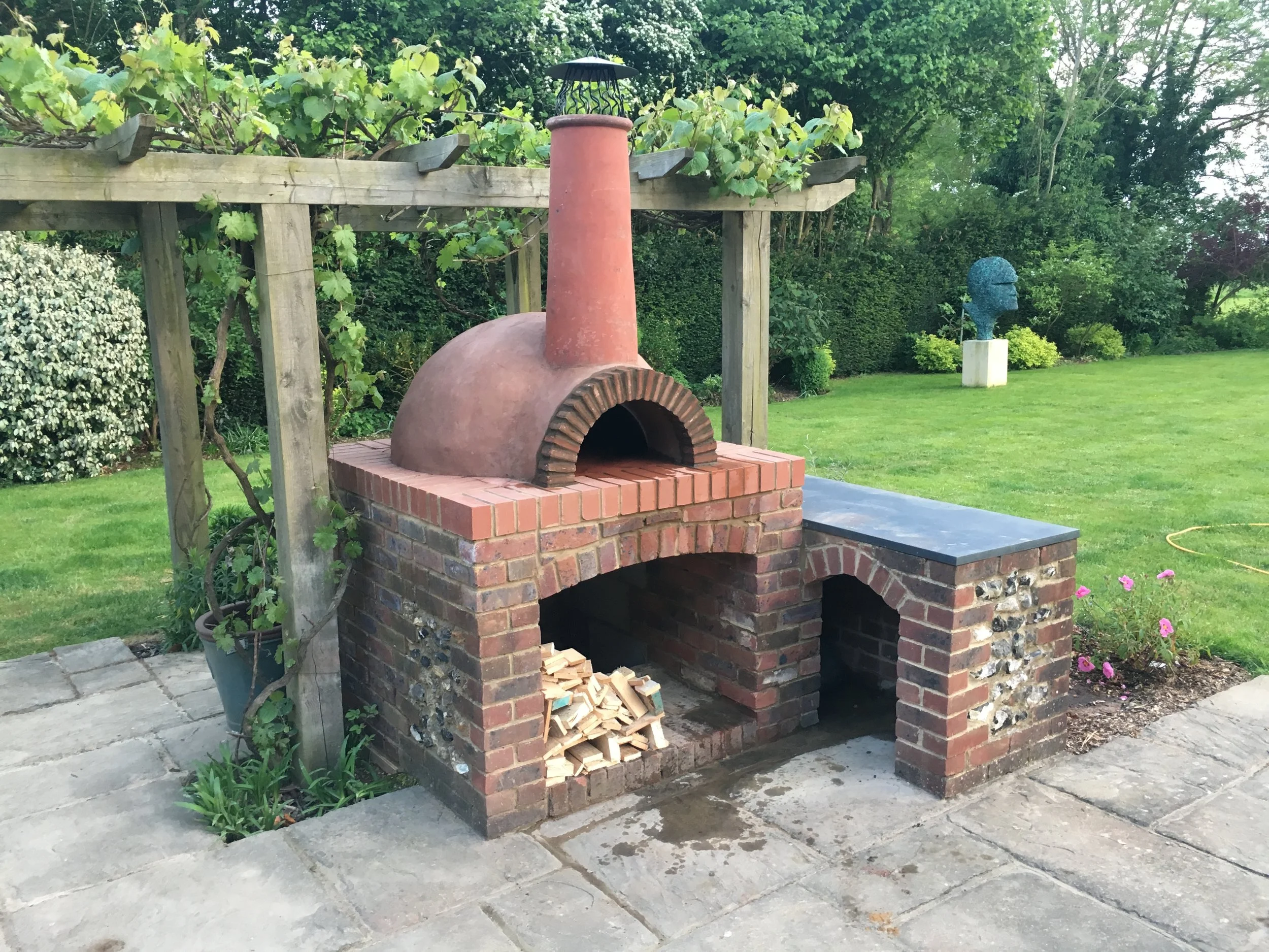 Standard oven on a square plinth with prep area