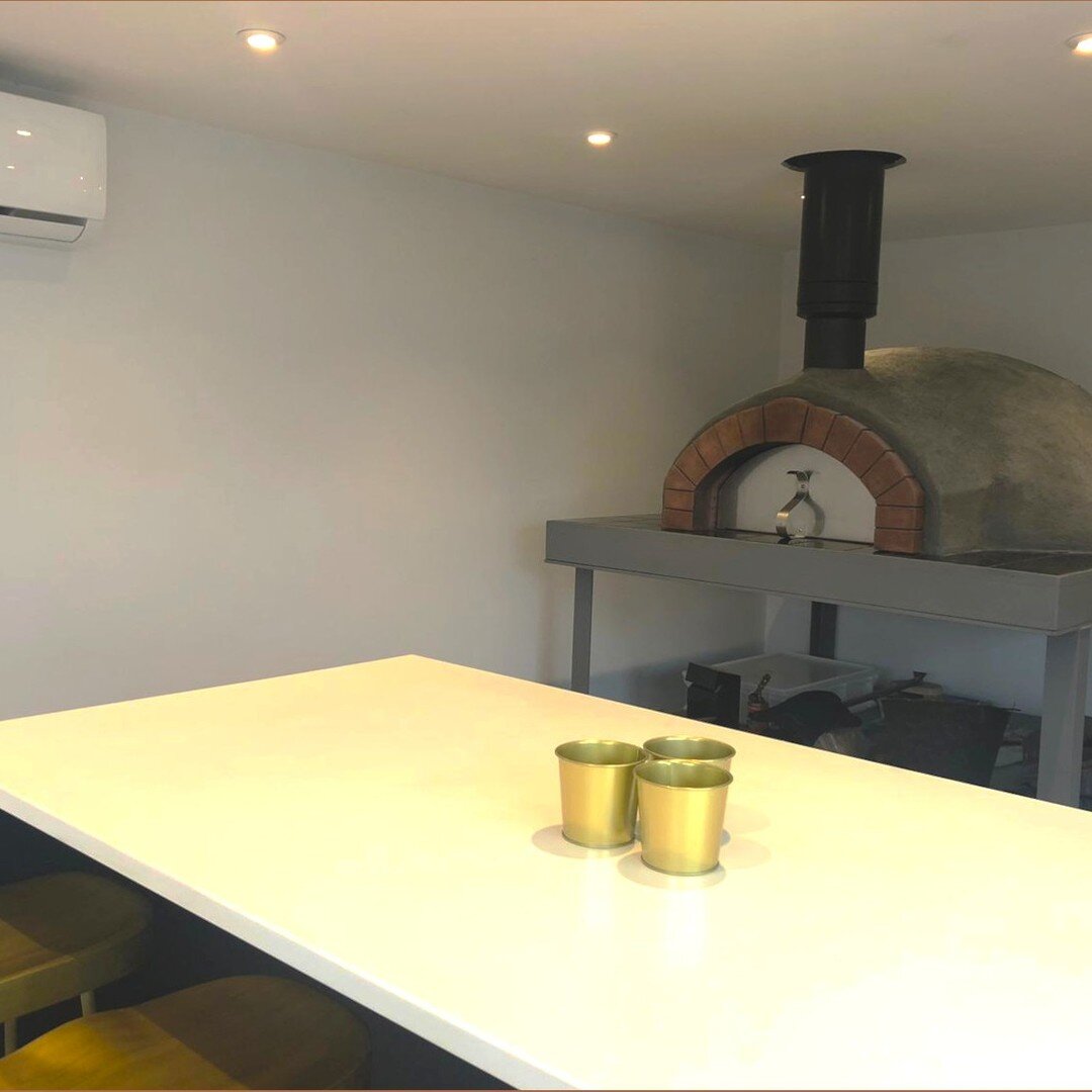 We added another masterpiece to our portfolio! Browning Ovens were commissioned at the end of 2022 to assemble a meter diameter pizza oven on a prefabricated metal frame with 50mm insulate and render. It required special installation into our custome