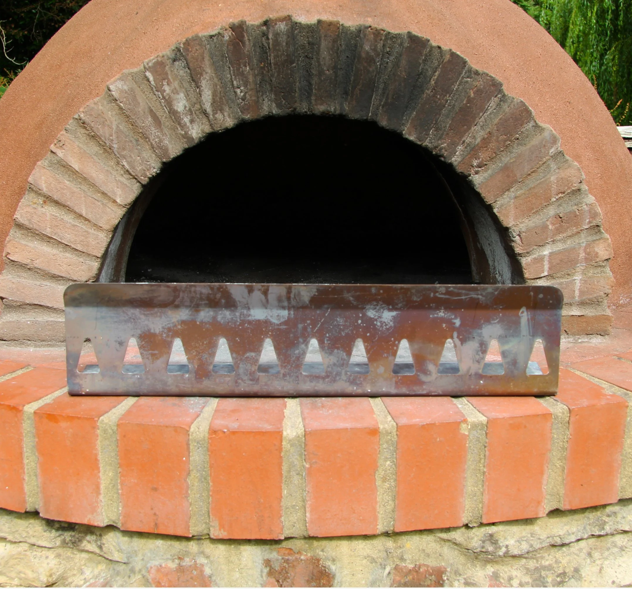 Fire Shield Controlling the heat in a pizza oven, cooking in a Pizza Oven this Heat Shield with 2 way heat setting feature. Its a great Pizza Oven gift idea for Christmas or birthday.