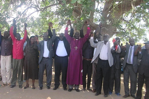 Communities previously in conflict join hands and pray together in Gogrial State.