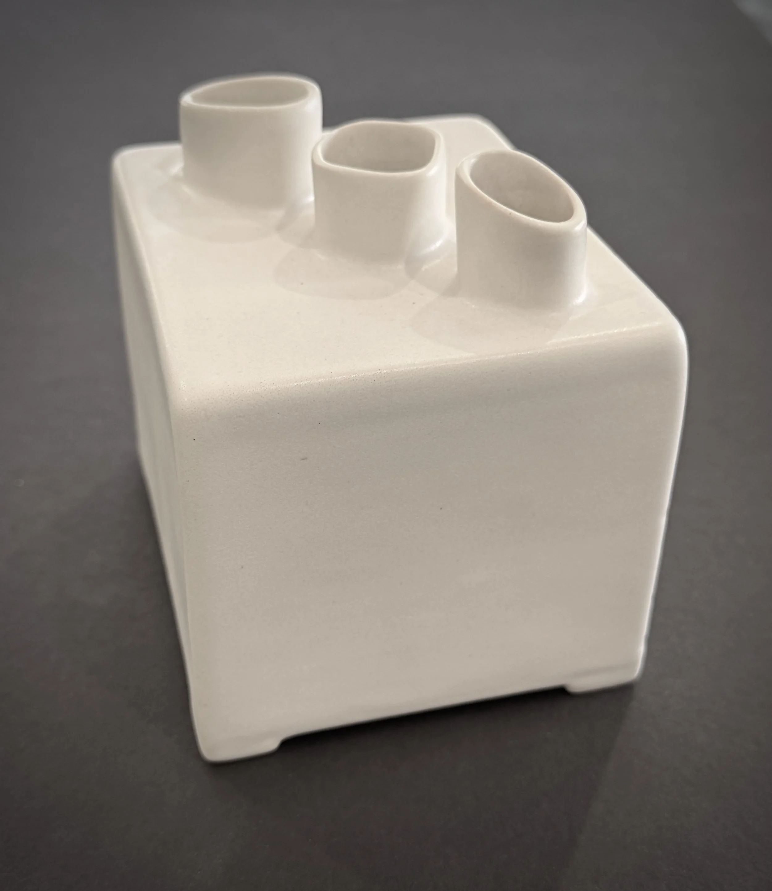 Porcelain Bud Vase Kc 41-13