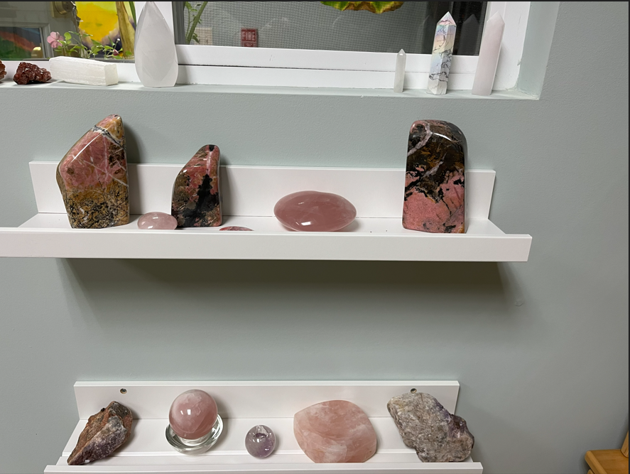 Rose Quartz & Rhodonite Collection – Pink Crystal Spheres, Freeforms & Natural Stones