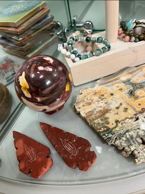 Red Jasper Arrowheads – Carved Gemstone Decorations