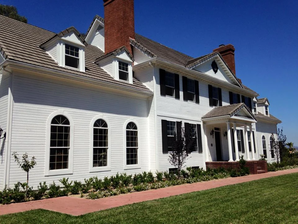 custom-window-screens-with-arches.jpg