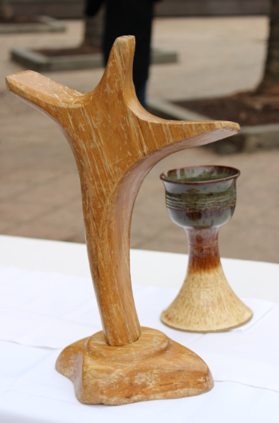 ecclesiacrosswithchalice.png