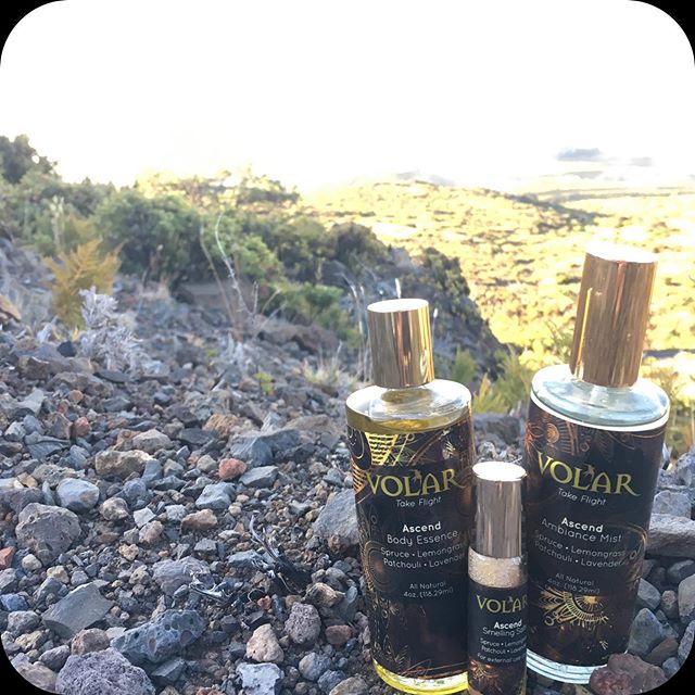 From the top of Hana mountain. The stars of Ascend are spruce and lemongrass. This is an ideal afternoon boost  @nefferenough 📸 #greenbeauty #volar #simplebeauty #natural #ritual #brooklyn #shenbeauty #freepeople #severedwing #ablhairstudios #w3llpe