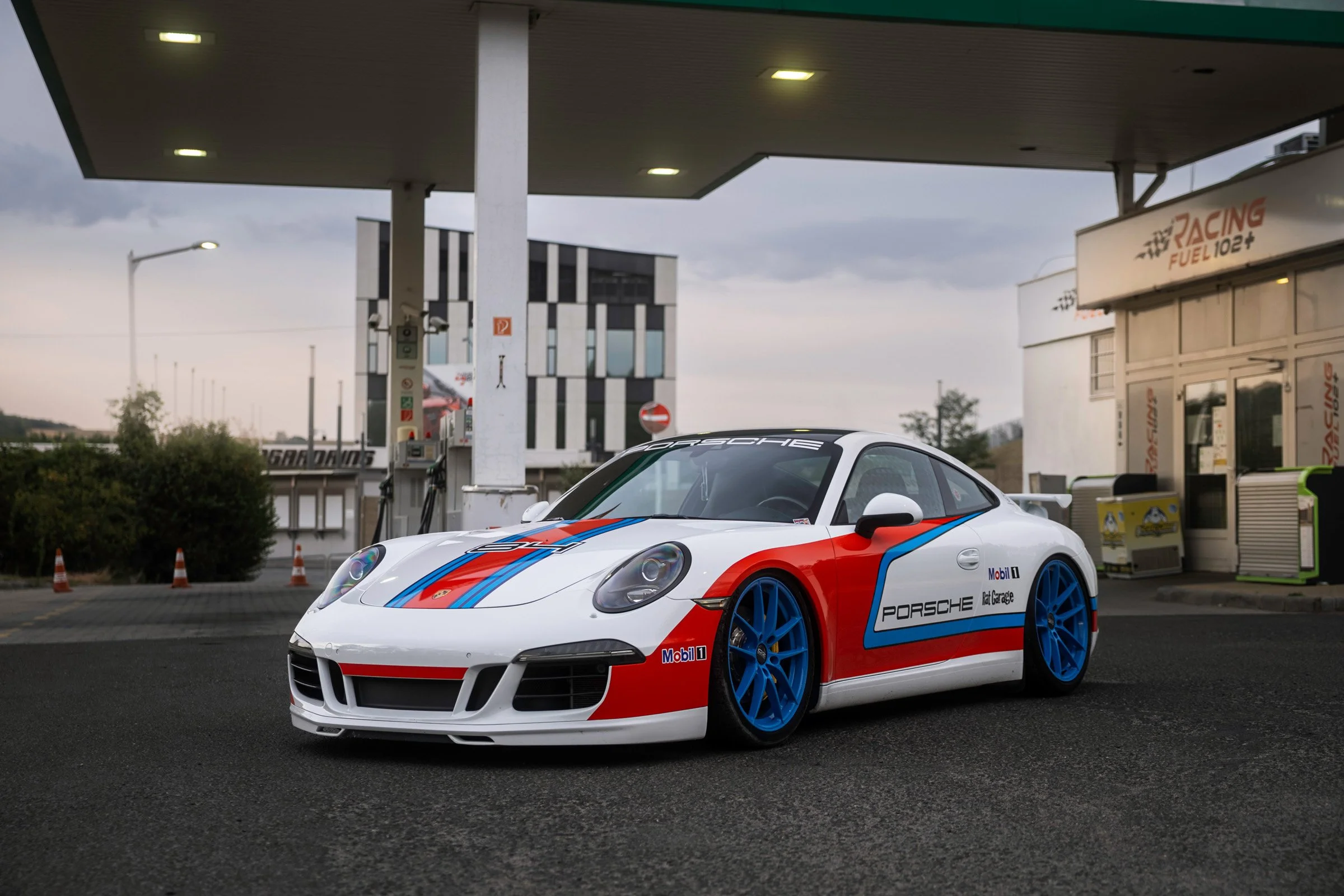 2014 Porsche 911 a Hungaroringgel szembeni Racing Fuel benzinkútnál