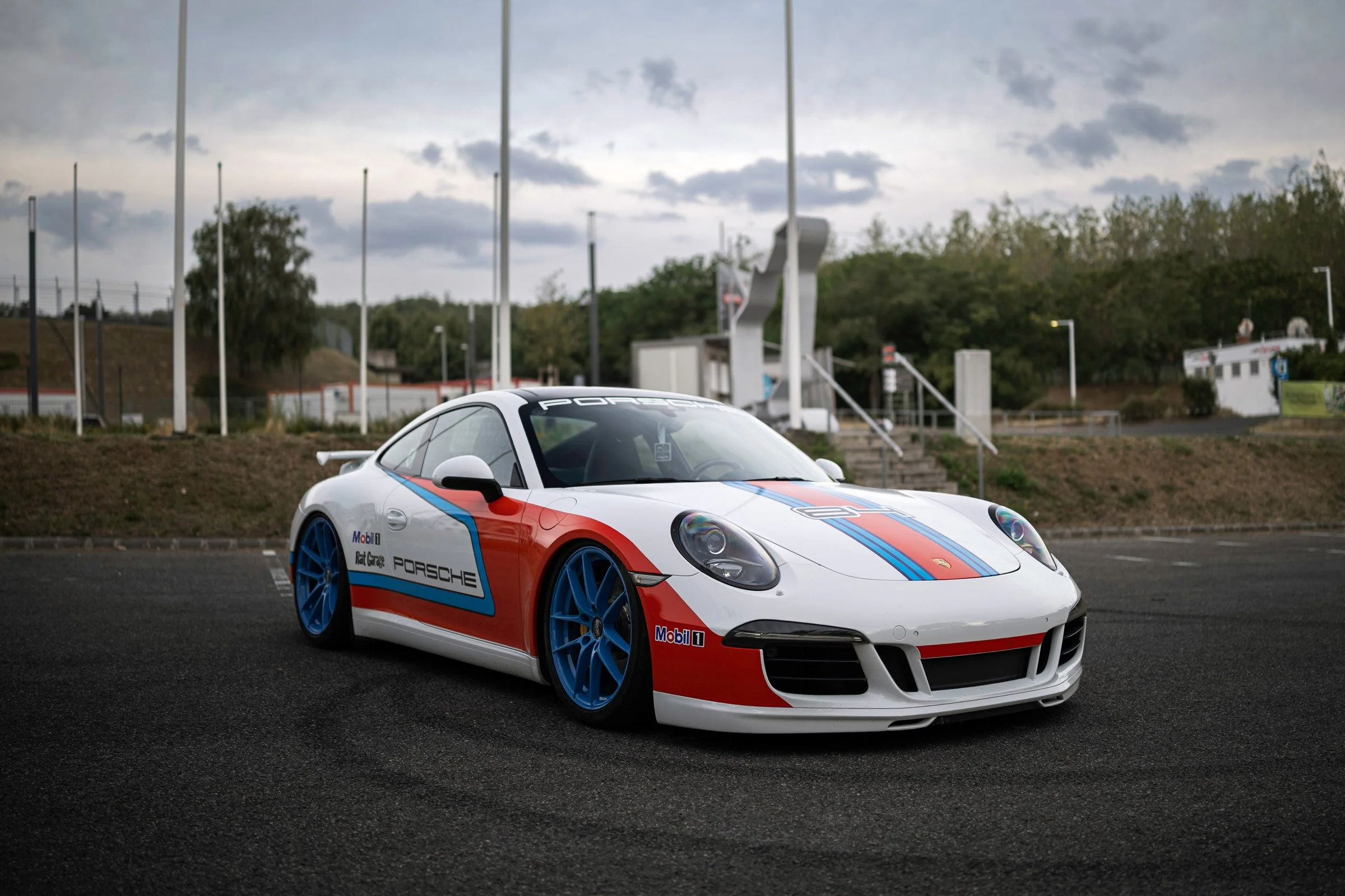 2014 Porsche 911 kreatív autófotózás a Hungaroring főbejárata előtt