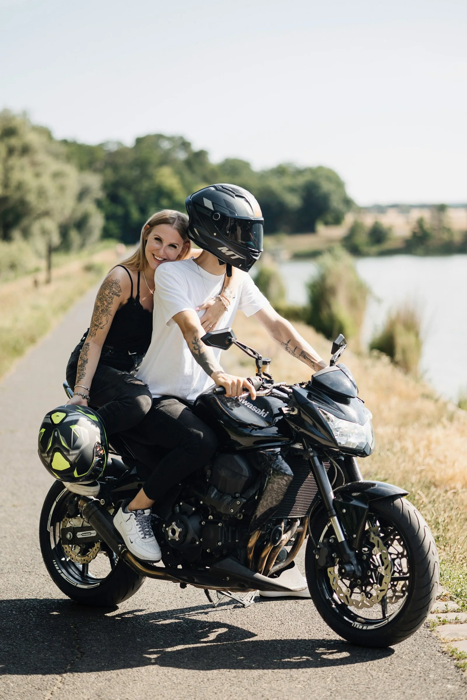 Panni és Erik motoros jegyesfotózásán készült motoros képe