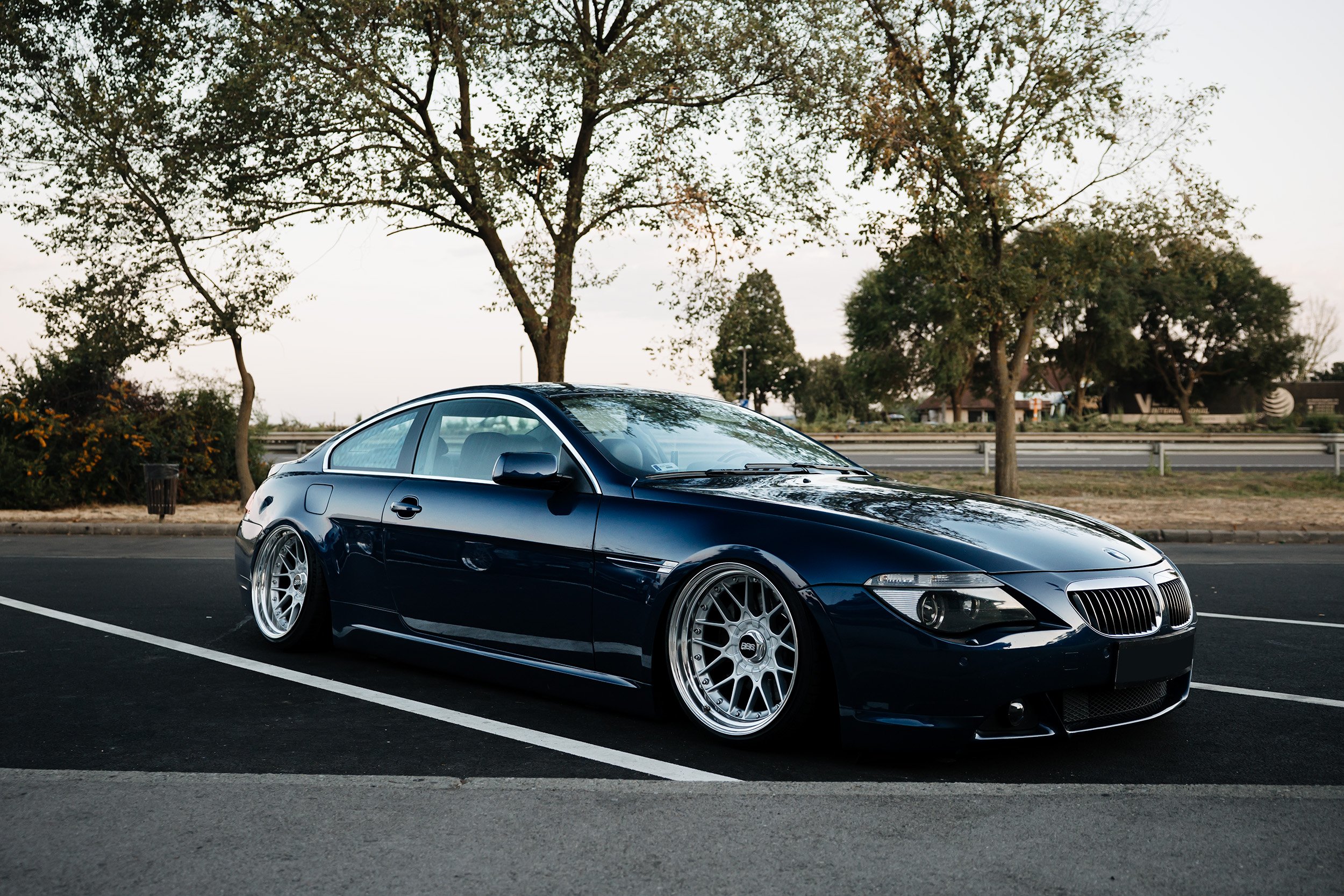 BMW 6 E63 a magyar autópálya egyik pihenőjén