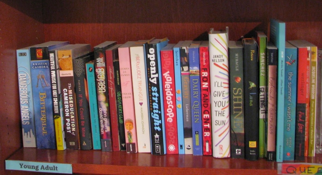 quiltbag book shelf.jpg