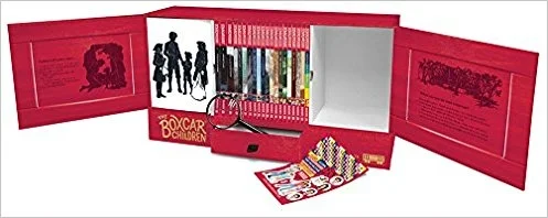 The Ultimate Boxcar Children Collection!Packaged in a deluxe keepsake case with magnetic door closures and a drawer for storing top secret clues and notes, this bookshelf comes with 19 books and can hold more than 50 Boxcar Children Mysteries. Inclu…