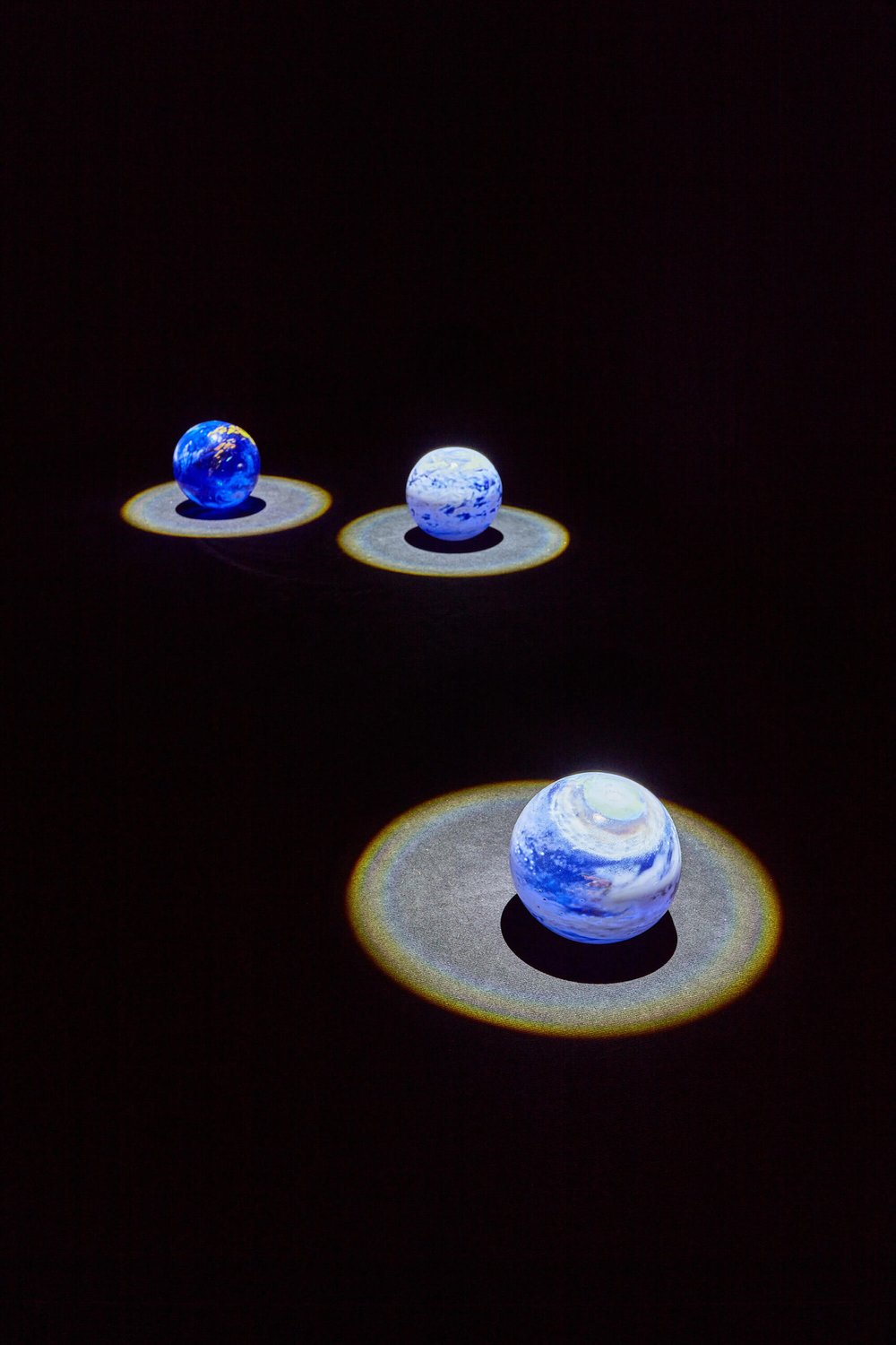 On Fragility, 2022, glass spheres, diam. 35 cm