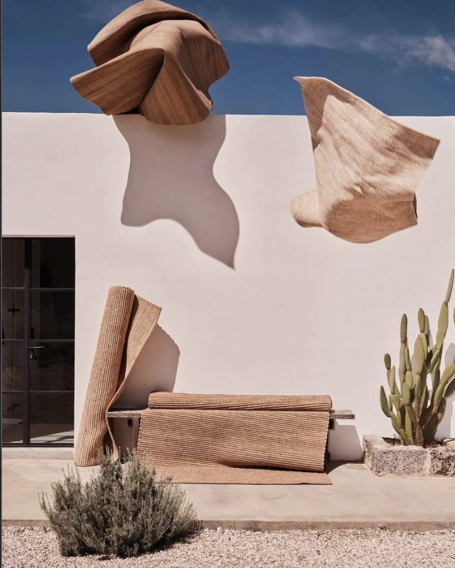 THE RUG COMPANY 