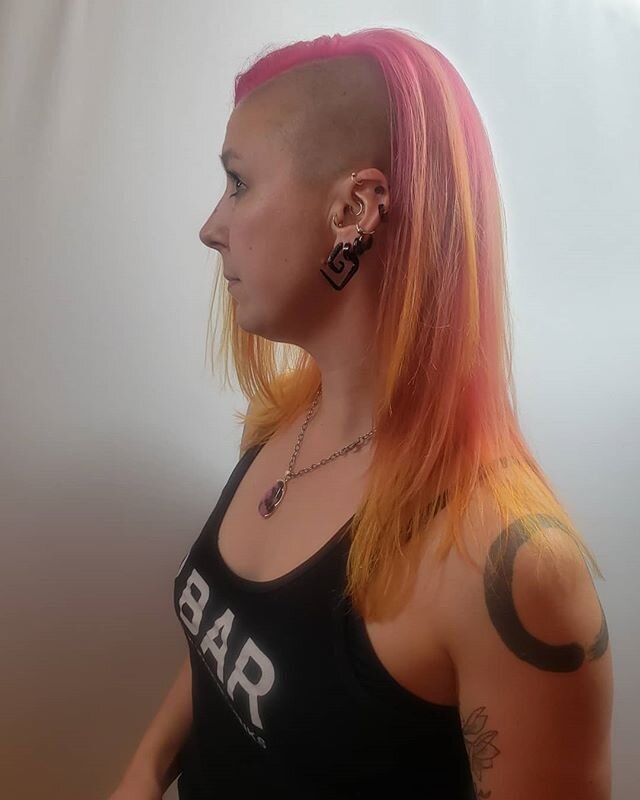 Warm tones color melt on Sarah
styleseat.com/adrienneazzara 
I love color projects 😁
💜❤🧡💛
#pinkhair #fuchsiahair #orangehair #warmpalette #colormelt #rosegold #sidecut #althair #queerhair #scissorsofmercy