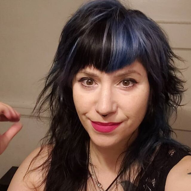 I'm kind of loving my hair today! Just trimmed the bangs a teeny bit and used a purple toning mask because my blue was turning swampy green. 
#nofilter on the color!
Let me know if you want advice on how to spruce up your look at home whist waiting f