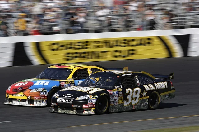 auto-racing-558089_640.jpg