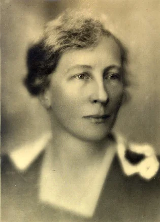 116 Lillian_Moller_Gilbreth,_1921.jpg