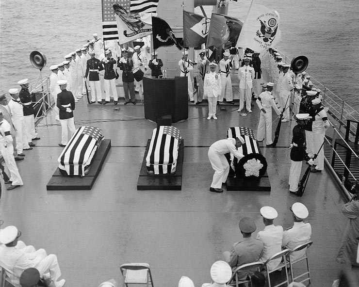 104 Unknown_Serviceman_ceremony_aboard_USS_Canberra_(CAG-2)_on_26_May_1958_(NH_54118).jpg