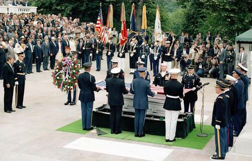 104 President_Reagan_during_int104 erment_ceremony_for_Unknown_Serviceman_of_Vietnam_Era_at_Tomb_of_Unknowns,_Arlington_National_Cemetery,_May_28,_1984.jpg
