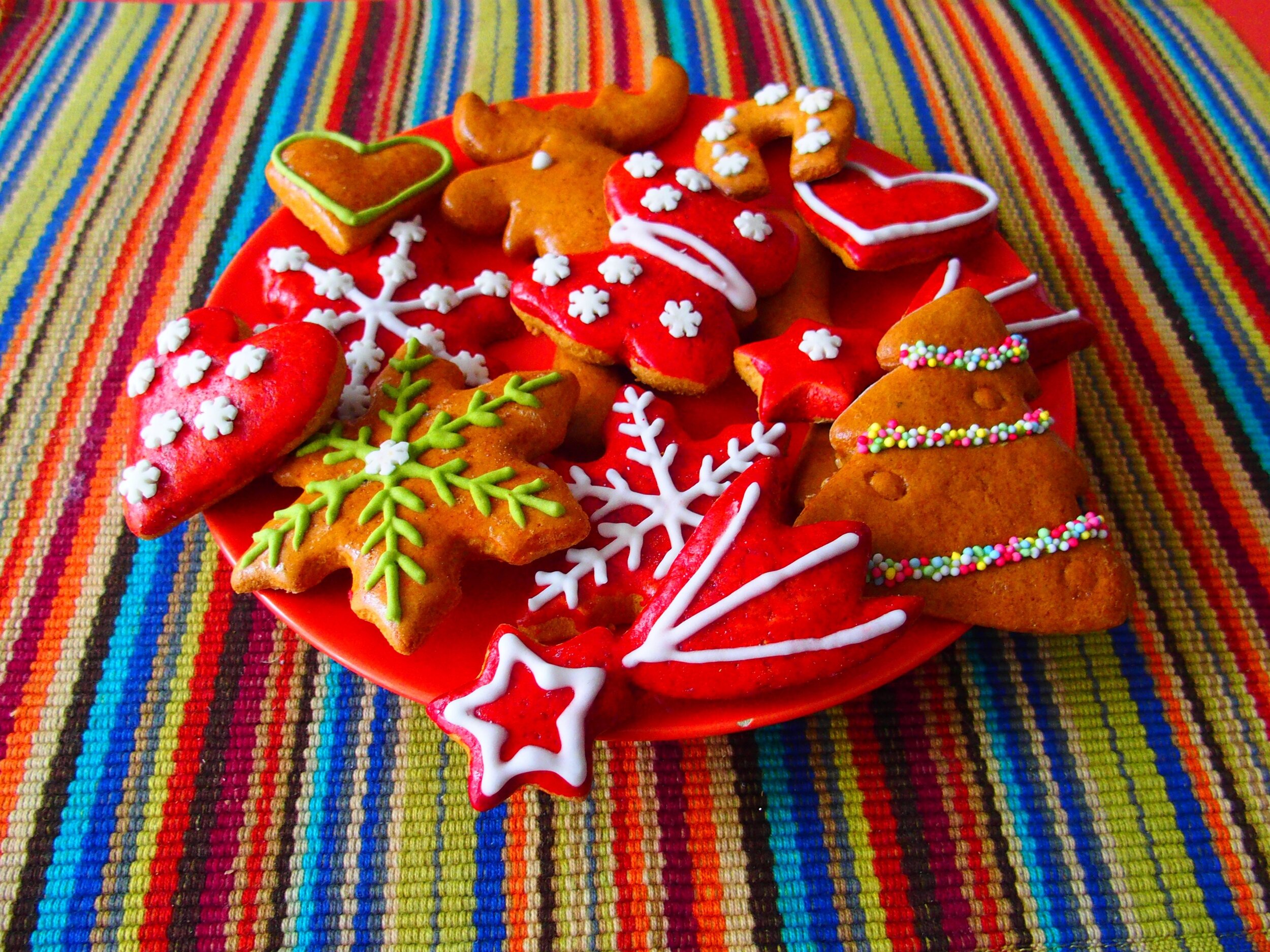 108 w1christmas-christmas-cookies-colorful-237280.jpg