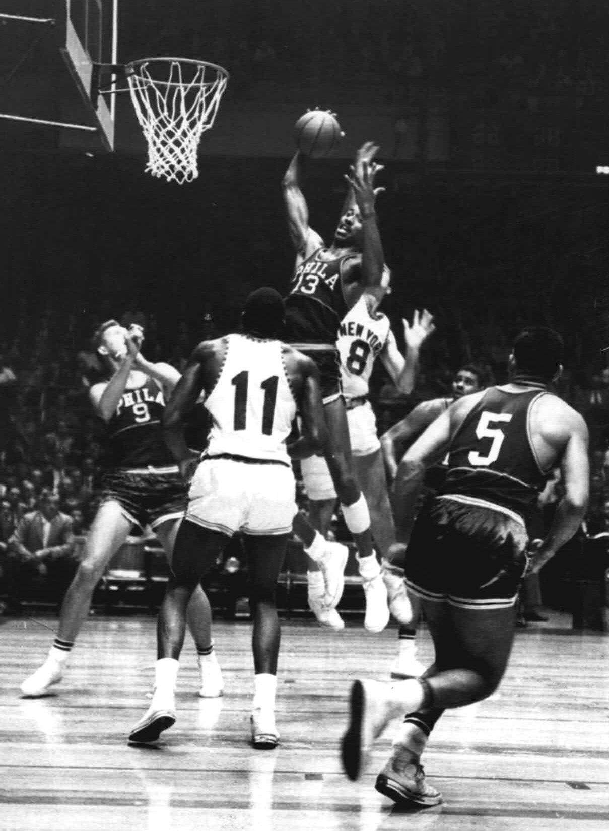 107b 1960_New_York_Knicks_vs._Philadelphia_Warriors.jpeg
