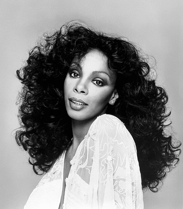 104 zb 629px-Donna_Summer_(1977_Casablanca_publicity_headshot).jpg