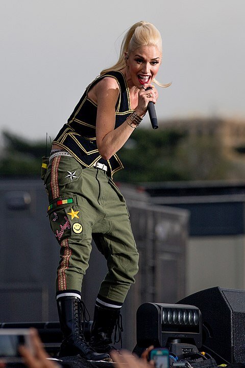 104abm 480px-Gwen_Stefani,_No_Doubt_(crop_2).jpg