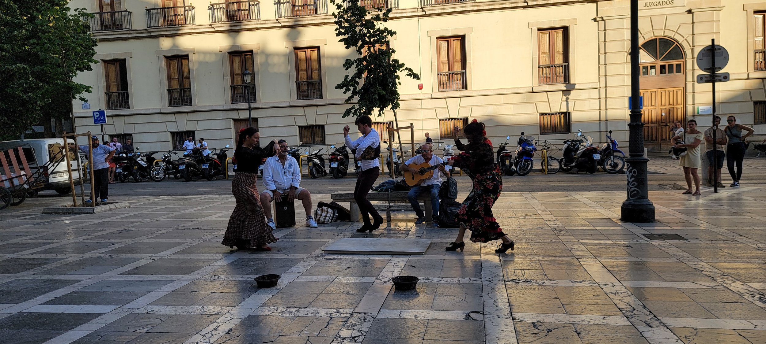 104u Flamenco dancers Plaza Nueva.jpg