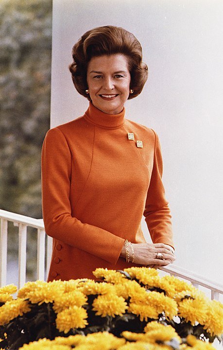 105a 459px-Betty_Ford,_official_White_House_photo_color,_1974.jpg