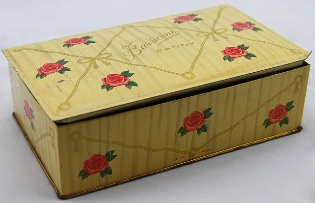 110 no6 box vintage-candy-box-936469_640.jpg