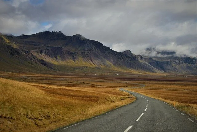 mountains-7499281_640.jpg