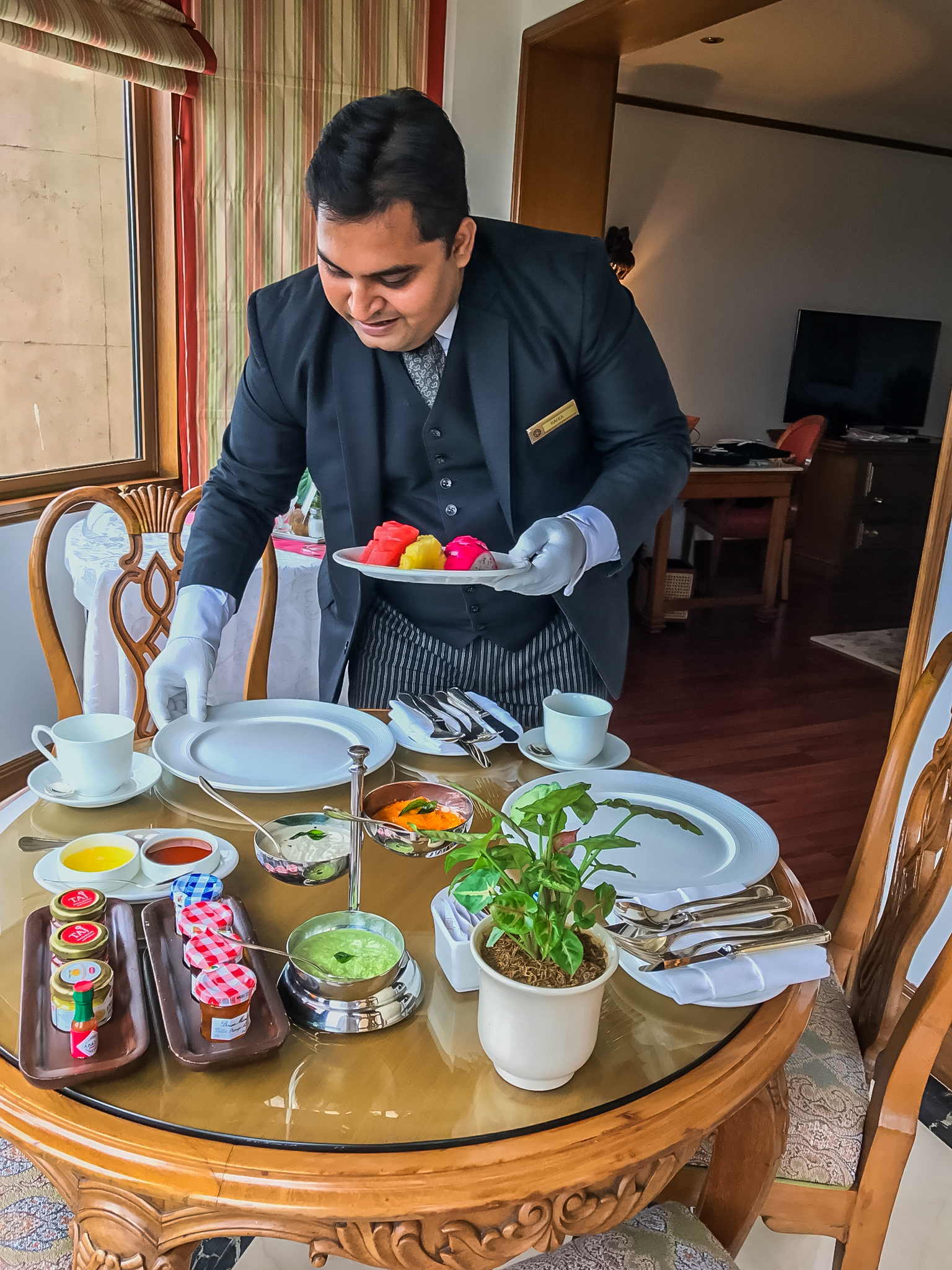  The amazing white gloved butler breakfast service at the Taj Hotel 