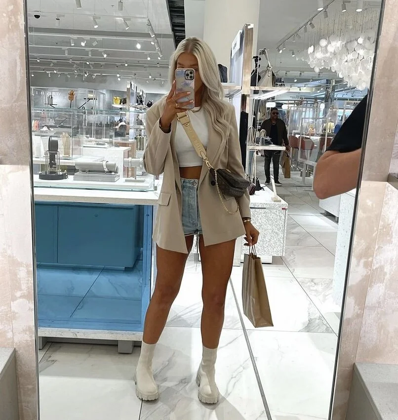 E7B9287C-7EF7-4B72-B1DD-ACFFA7416103