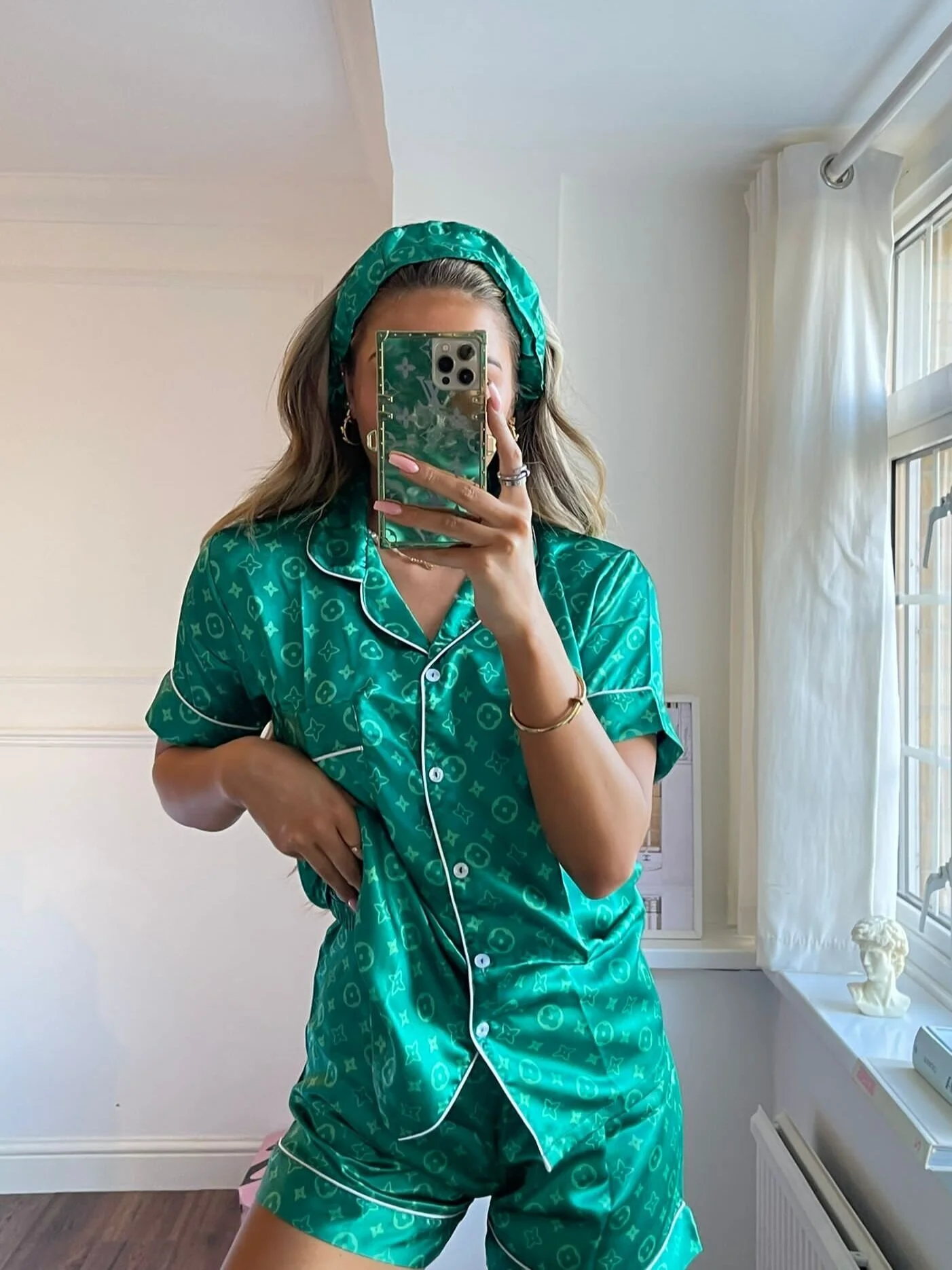 4AD275FA-F1E8-4C2D-BA61-C57561637F9C