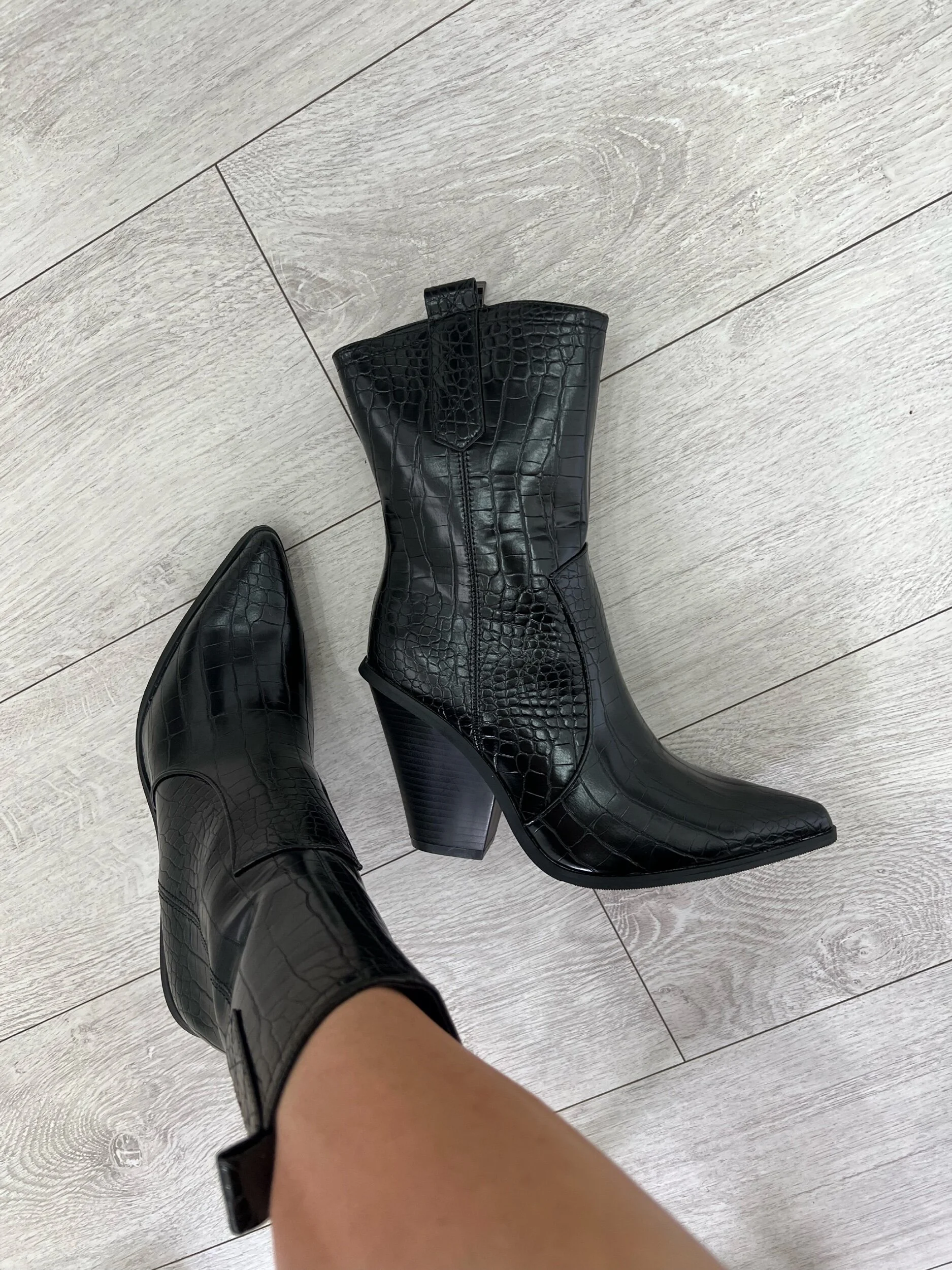 AE2728B4-2F04-442A-BDEA-AFFF7AE7E472