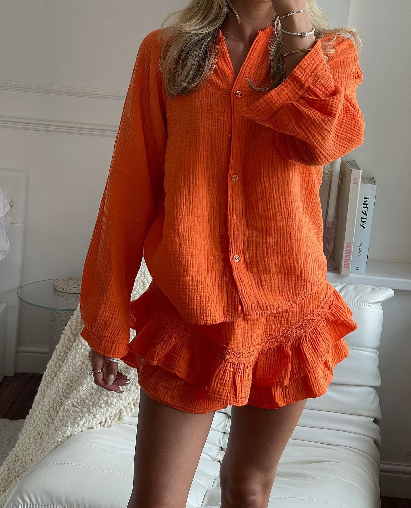 It&rsquo;s NEW NEW NEW 😍
Who needs this in their summer wardrobe? 🔥
Search: Orange Cheesecloth Co-ord 
Also available in beige &amp; orange ✨